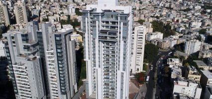 אלום דניה - גבעתיים סיטי 2 - הבניין מנקודת מבט רחפן